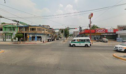 Taller mecánico automotriz en cluch y frenosfoto 