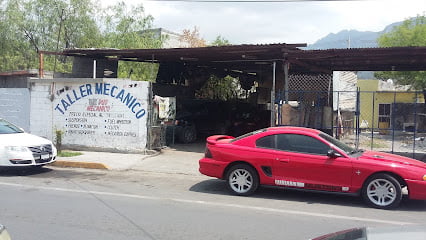 Taller Automotriz. Duo mecanicofoto 