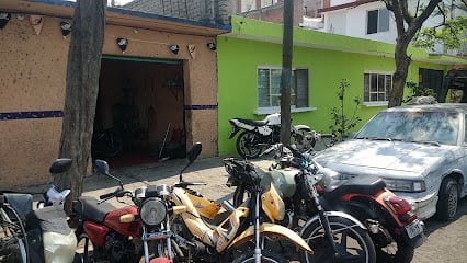 Taller Mecánico Motor Gallofoto 