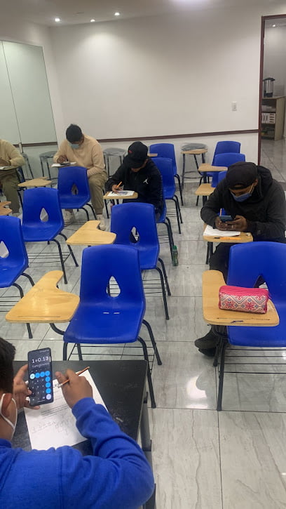 Escuela de Mecánica Automotriz CEFIfoto 