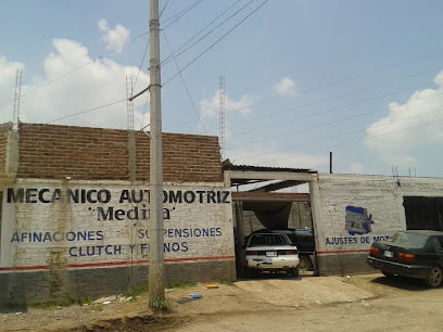 Taller Mecánico Automotriz Medinafoto 